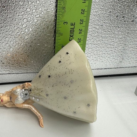 Hallmark Keepsake Ornament Celebration Barbie 2001 Edition Collectors Series - Picture 6 of 6